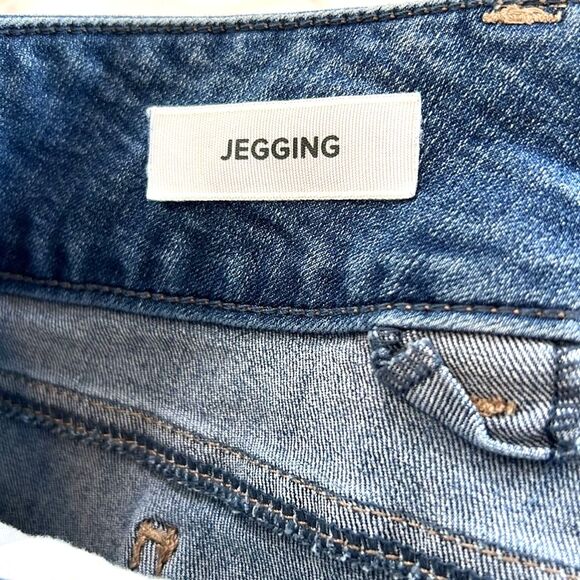 Torrid 3 Button Medium Wash Jeggings Size 26R - Picture 10 of 12